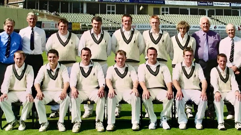 #ThrowbackThursday to the Warwick ‘Super Six’ Cup Final at <a href="/Edgbaston/">Edgbaston Stadium</a> in 2000. In a tight contest Kings Heath knocked off <a href="/KandDCC/">𝗞𝗻𝗼𝘄𝗹𝗲 & 𝗗𝗼𝗿𝗿𝗶𝗱𝗴𝗲 𝗖𝗖</a>’s 207 with an over to spare led by <a href="/gavinshephard/">GAVIN SHEPHARD</a> (95*) #KHCC #uptheheath #Champions #tbt