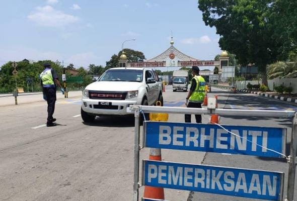 501Awani's tweet photo. Lelaki rentas negeri guna alasan ziarah bapa diabetes dikompaun RM1,000 #AWANInews #HapusCOVID19 https://t.co/MGsf8VQHyR https://t.co/ZmStps1Nab