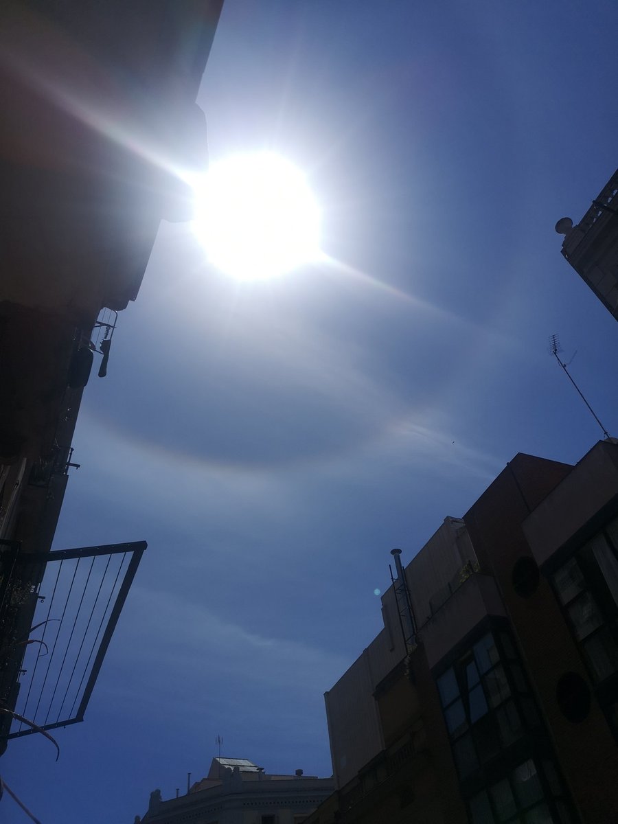Krohnn's tweet photo. Halo Solar 12.45 https://t.co/fWbNN1CvPs