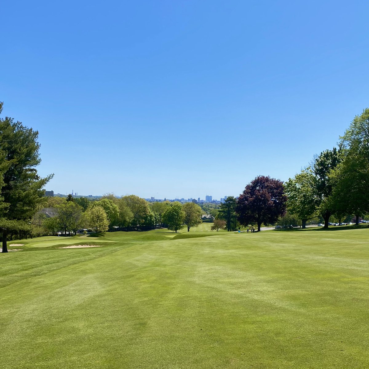 oakleycc's tweet photo. The view as you come up #9 fairway never gets old!
#SocialDistancing #Boston #oakleycc #donaldrossdesign #staysafe #golfisback https://t.co/LhskH27IGi