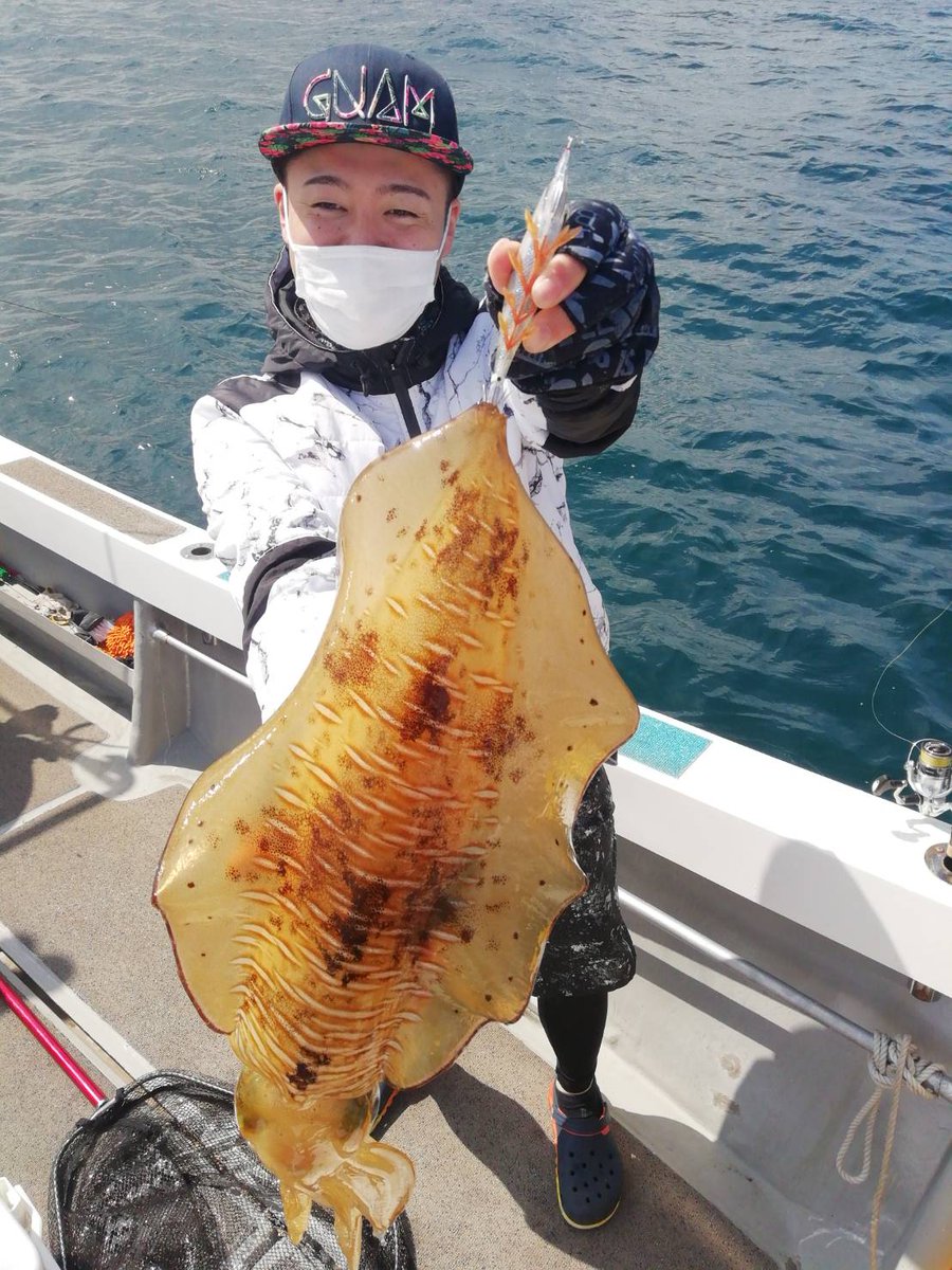 ট ইট র 九三丸 ポイント姪浜店 メンバー様も遊びに来てくれました 厳しい状況の中お疲れ様でした 1 6キロ頭に10杯 竿頭様４杯 T Co Kdqaiu2tsy 九三丸 遊漁船 福岡 福岡市 カモメ広場 エギング船 ボートエギング エギング 春イカ