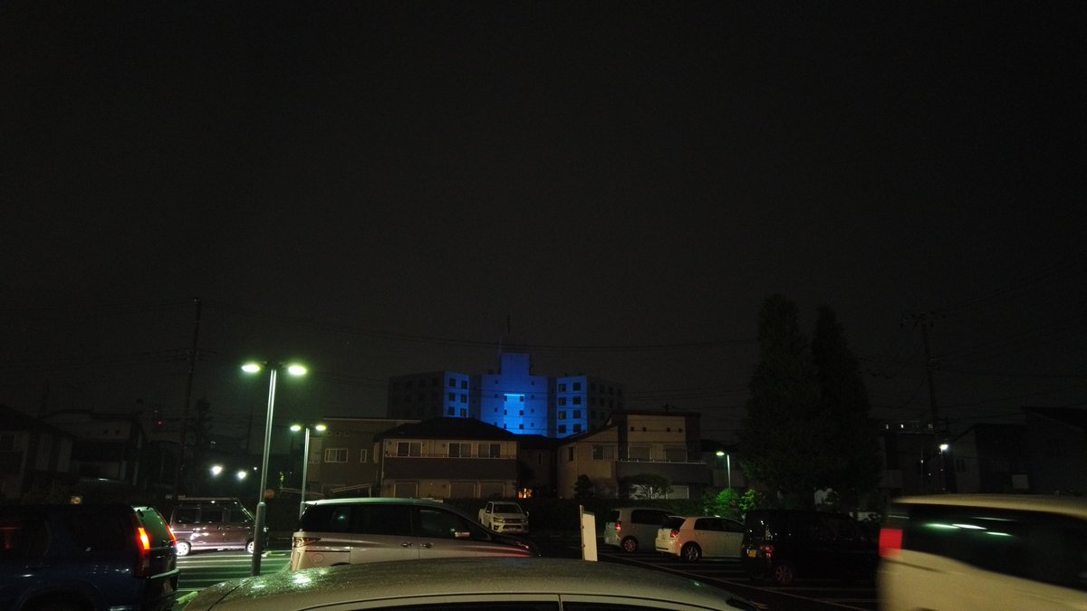technos_kogaku's tweet photo. テクノス×LIGHT IT BLUE

休校中の学生達が企画/制作をし、舞台照明を使って学校全体を青くして｢LIGHT IT BLUE｣プロジェクトに参加しました！
「青」で感謝の気持ちを。医療の最前線でたたかう全ての人へ。

#technos_LightItBlue
#LightItBlue #医療従事者にエールを #MakeItBlue https://t.co/frMl4kjVoV