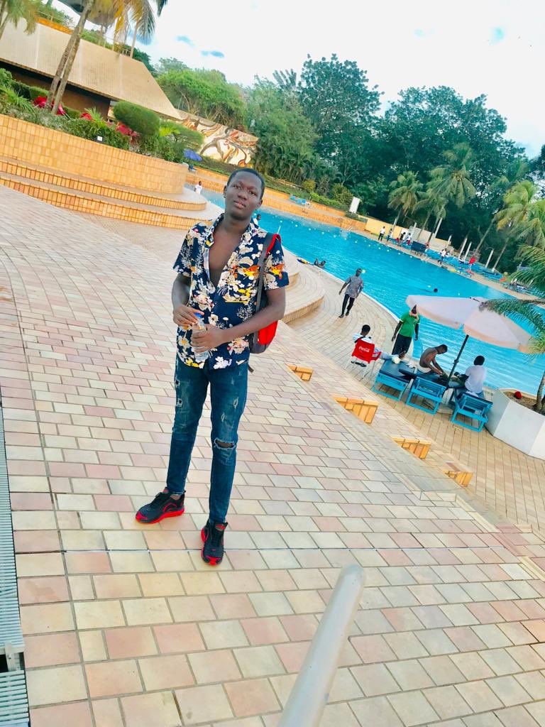 AzizKouraogo2's tweet photo. Bonjour demain c’est mon anniversaire 🎊🎊🎂🎂 mai est-ce que demain va me trouve y’a dieu dedans 🙏🙏 https://t.co/LbIK7Og7kn