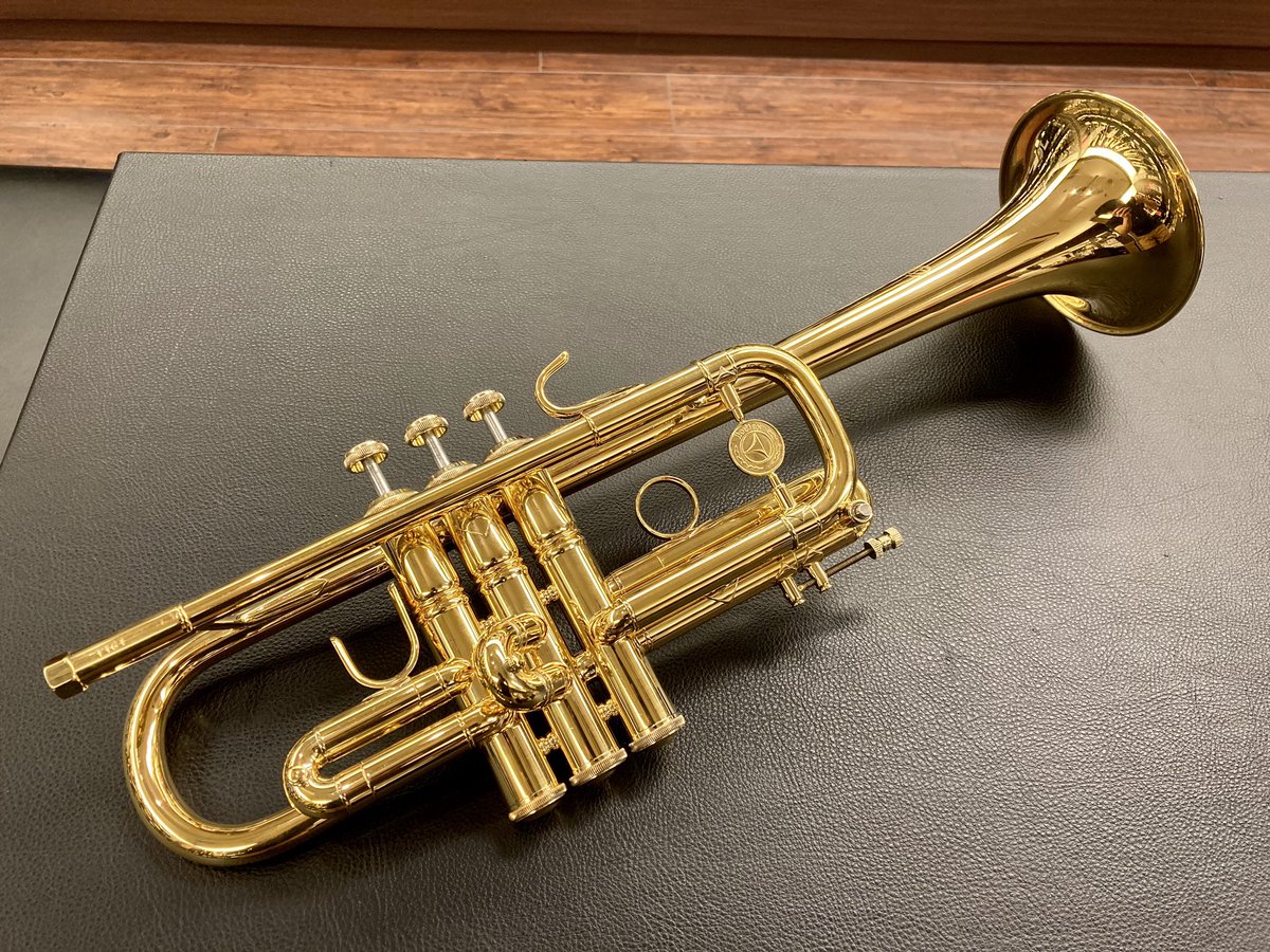 ホルトンのC管トランペット、T161の金メッキ仕上げが入荷中