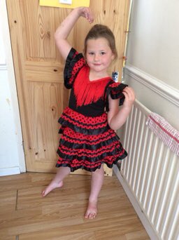 swanzmiss's tweet photo. @DerbynTreganna ymarfer dawnsio fflamenco https://t.co/JqbDuxQUzA