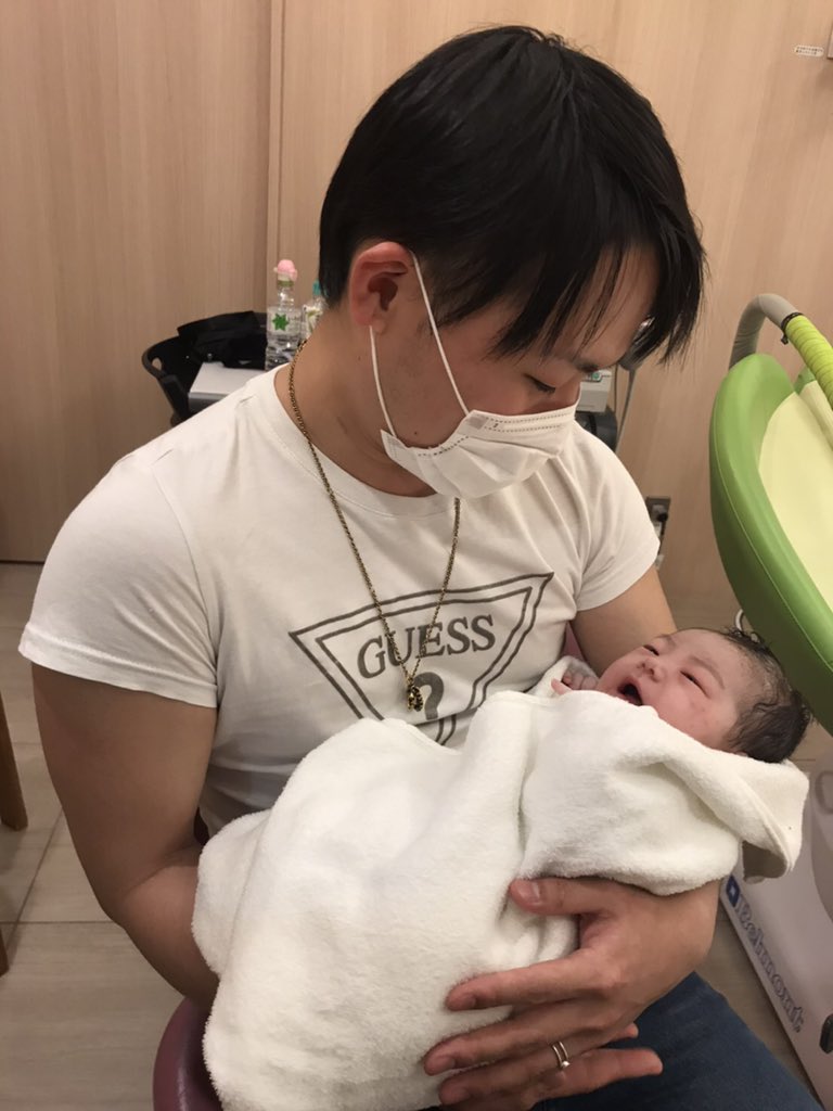 25Teppei's tweet photo. 5月19日　16:30
元気な女の子がうまれました😊
長くは書かんけど
もえほんまにお疲れ様🙇‍♂️
これから大事に育てていこ😍
パパがんばろ〜😂 https://t.co/9Uz40KEKa6