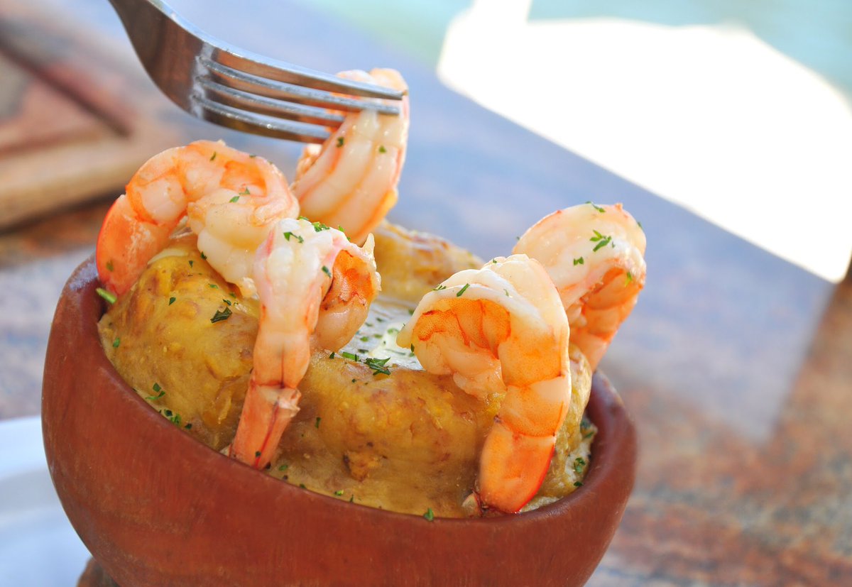 Porque te lo mereces, ¡ven y busca tu “CAMAROFONGO”! Ordena llamándonos al 809-565-9236 y retira tu pedido de forma rápida y segura en los parqueos de Adrian Malecón, Adrian Lincoln y Adrian 27 de Febrero. Te lo llevamos al vehículo. #adriantropical #elsabordelasonrisa