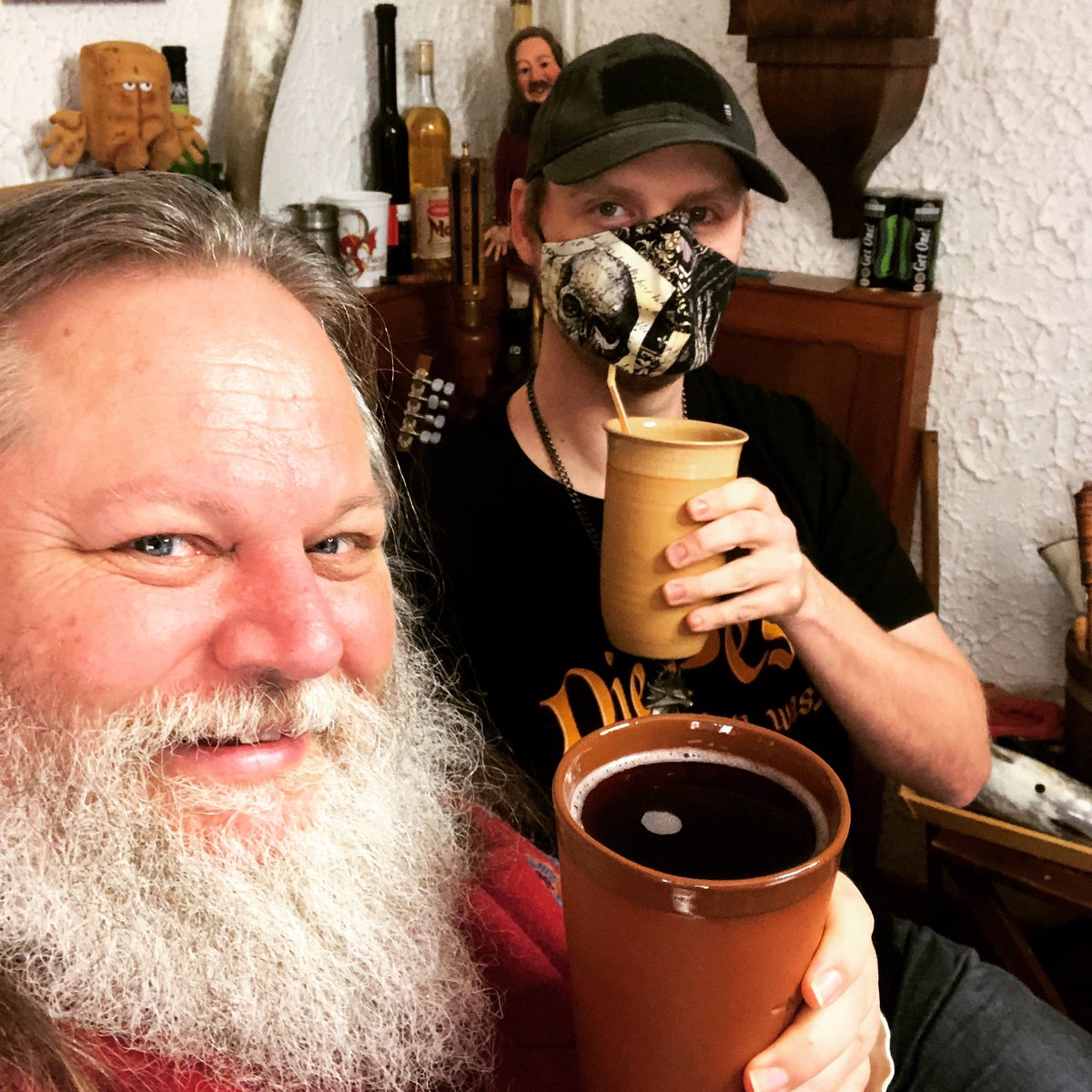 KawauMusic's tweet photo. Wir sorgen dafür, dass der Kirschmet weniger wird! Mit dabei: @tyrlisael
#kawautv #twitch #stream #met #kirsche #kirschmet https://t.co/XX7EGOLYnT