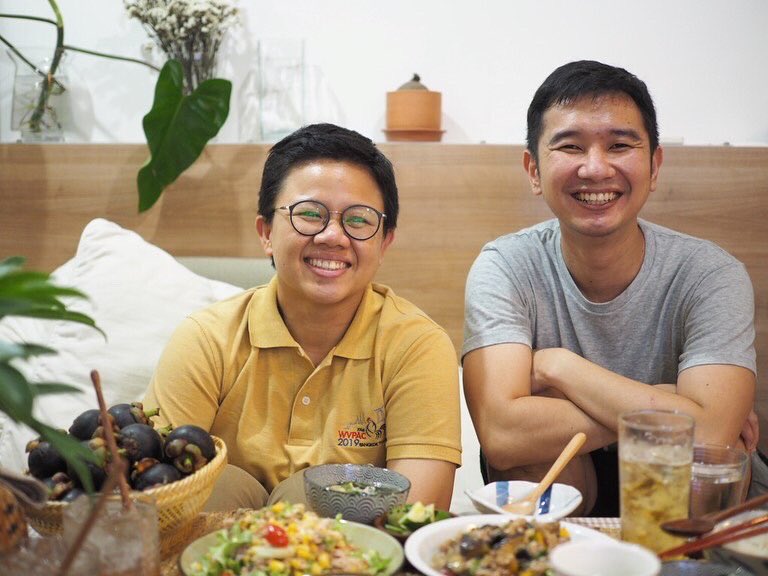 SasiBee's tweet photo. Dinner with my boys ขอบคุณพี่เป้ที่นำผลไม้มาฝากนะคะ #cookingbysasibee #beeyeethetable #breakfast #breakfastideas #eggplant #japanesefood #homemade #homemadefood #เมนูกักตัวchallenge #ทำอาหาร #stayhome https://t.co/gONYcOV6Bc