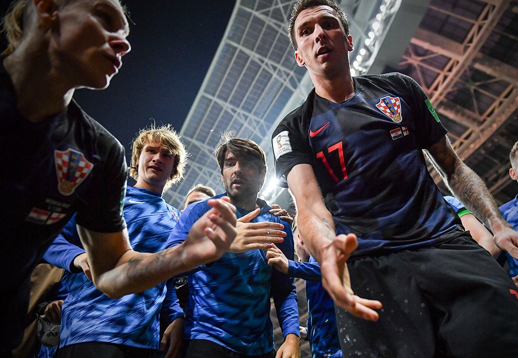 Mario Mandzukic turns 34 today.

Throwback to him sending Croatia to their first-ever World Cup final and the photographer getting right in between the celebrations 😅