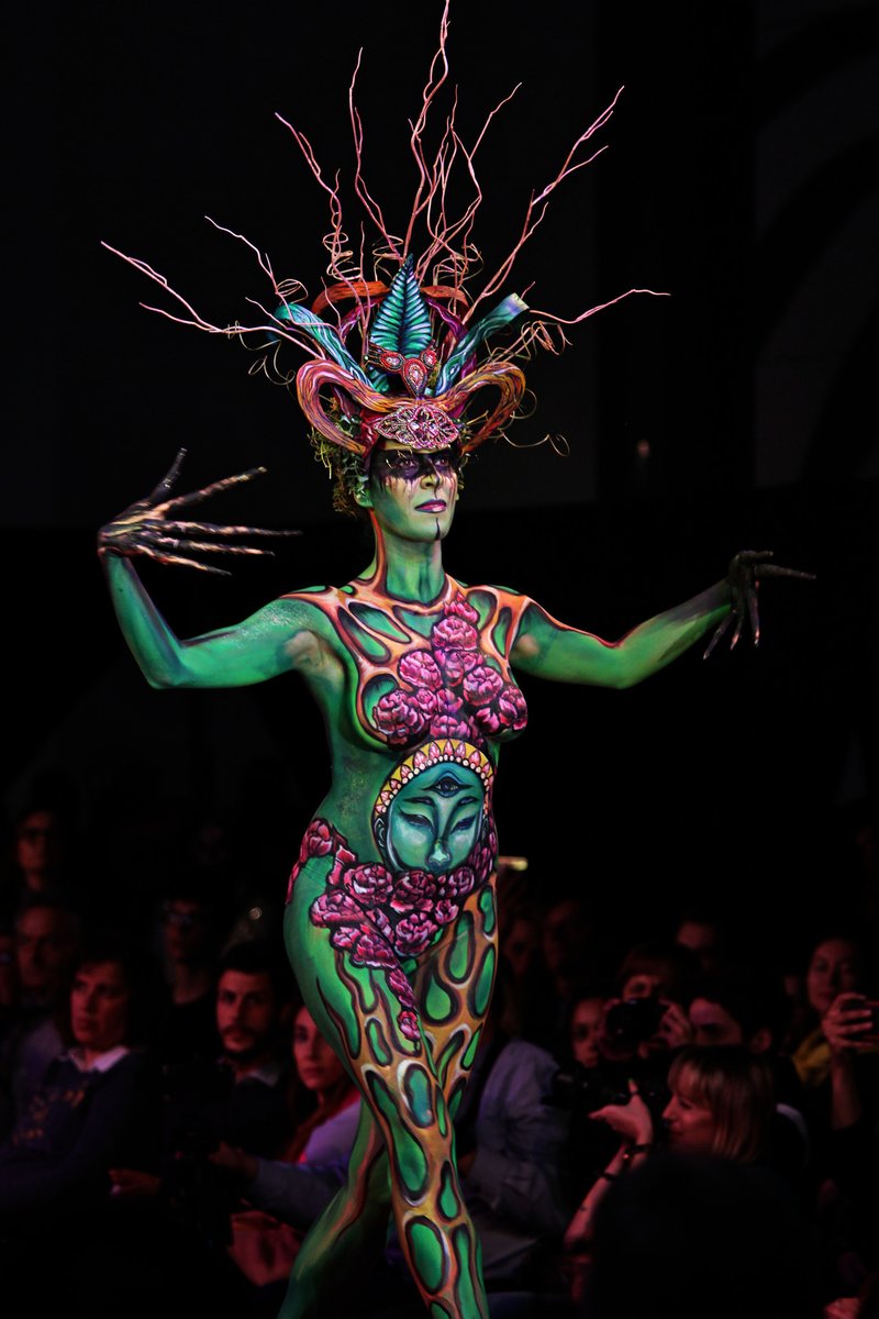 JLopezPhotog's tweet photo. Desfile de bodypaint en #jesalextetic
#Bodypaint #makeup #pasarela #fashion https://t.co/GGQxOs5SdG