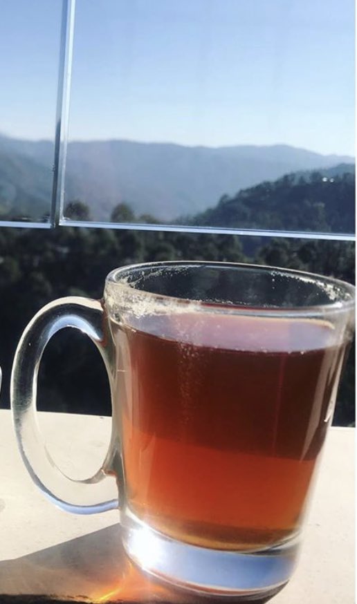 RaviJanghela's tweet image. ना पूछो नादान दिल के मर्ज़ की दवा ,
बस गरमा गरम चाय और ठंडी हवा !
#InternationalTeaDay
#सुभसंध्या_मित्रों