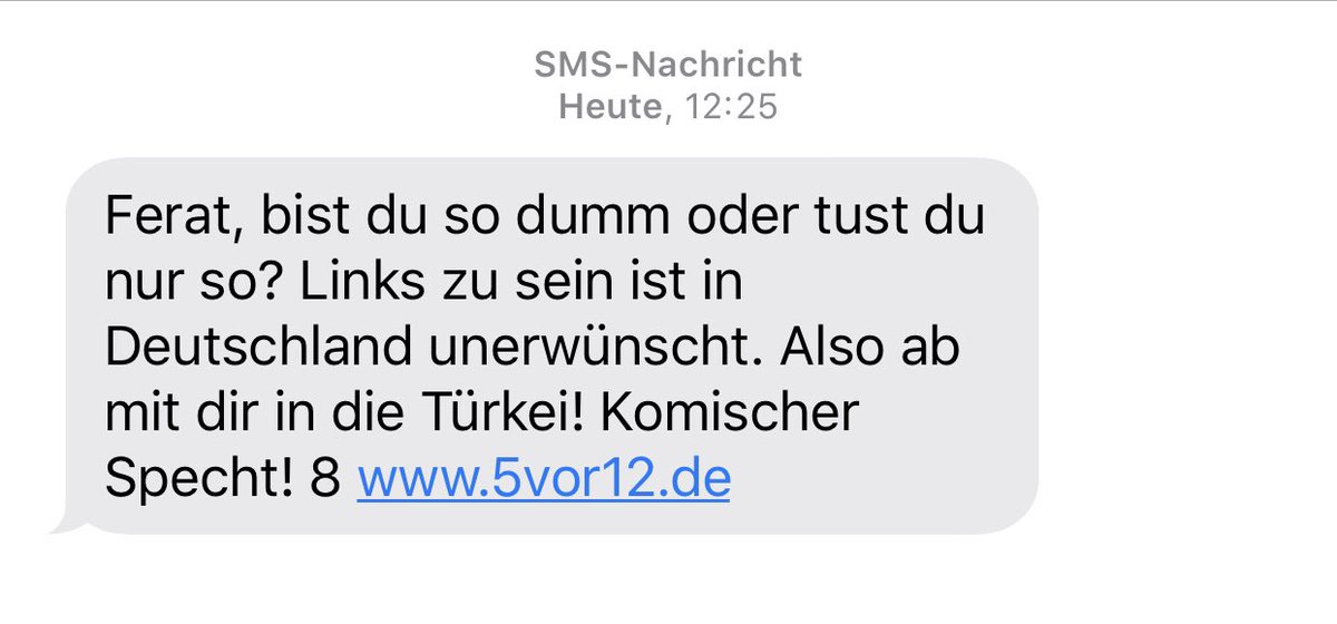 Nazis haben meine Handynummer herausgefunden. Jetzt gehts los mit Hass Nachrichten per SMS, die ich alle öffentlich teilen werde. 

Wenn sie ganz fleißig sind, gibts vieleicht auch ein Buch dazu in einigen Jahren. Die Erlöse gehen dann natürlich an Projekte wie @_Seebruecke_.