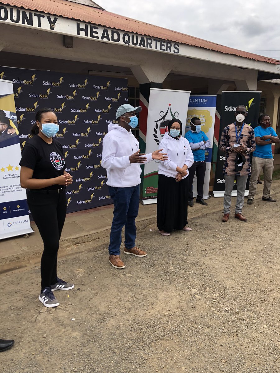SidianBank's tweet photo. The DCC Kawangware, CEO of the National Youth Council, Roy Telewa and CAS, Nadia Ahmed, Ministry of ICT, present at our Zero Contact Food Distribution in Kawangware. 
We remain supportive of our communities as we continue to fight this pandemic. 
@CentumCares @AjiryKE https://t.co/8DYWMiKLw0