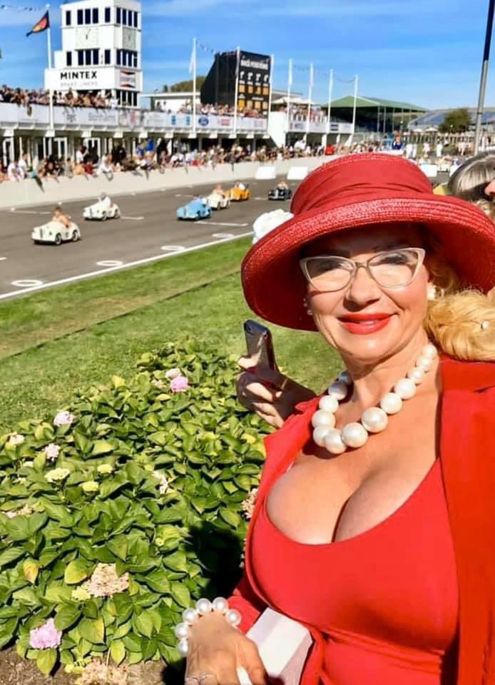 RealRupertX's tweet photo. And, right at the start of the TinyCars race, she reminded me, in a most subtle fashion, that we needed to pick up milk. #ThirstyThursday #ThingsIFindSoothing #ThursdayThoughts https://t.co/LKuSUSpsV6