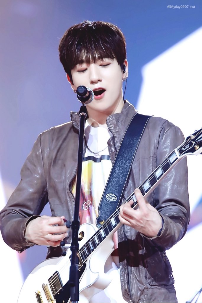 This thread is dedicated to uri leadernim, Park  #Sungjin who has been a pilar of  #Day6   since the very beginning.