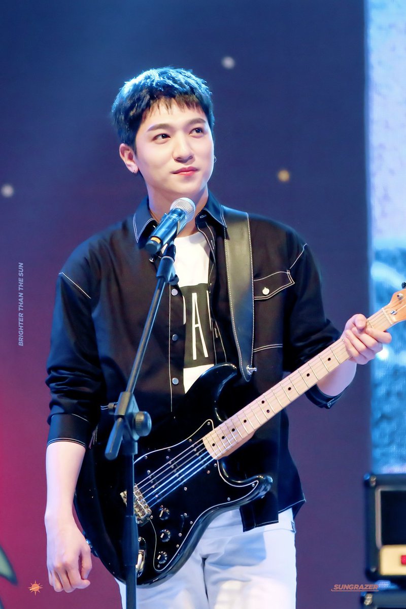 This thread is dedicated to uri leadernim, Park  #Sungjin who has been a pilar of  #Day6   since the very beginning.