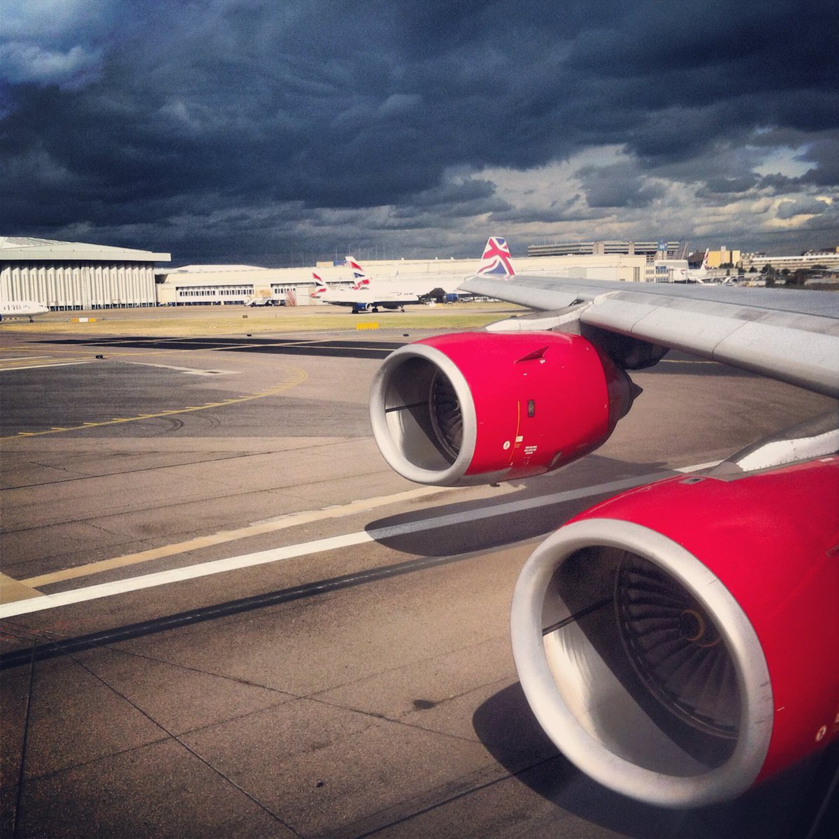 thatjohn's tweet photo. Unrelated #faveplane shots… who remembers those boots? Or indeed those Virgin Atlantic champers coupes? 

(I mean, I do, because on Virgin's A330 launch flight the CEO gave me a pair off the bar because we were the only ones still sober[ish] on the JFK-LHR leg…)

#PaxEx #avgeek https://t.co/JRoNgTZ8ii