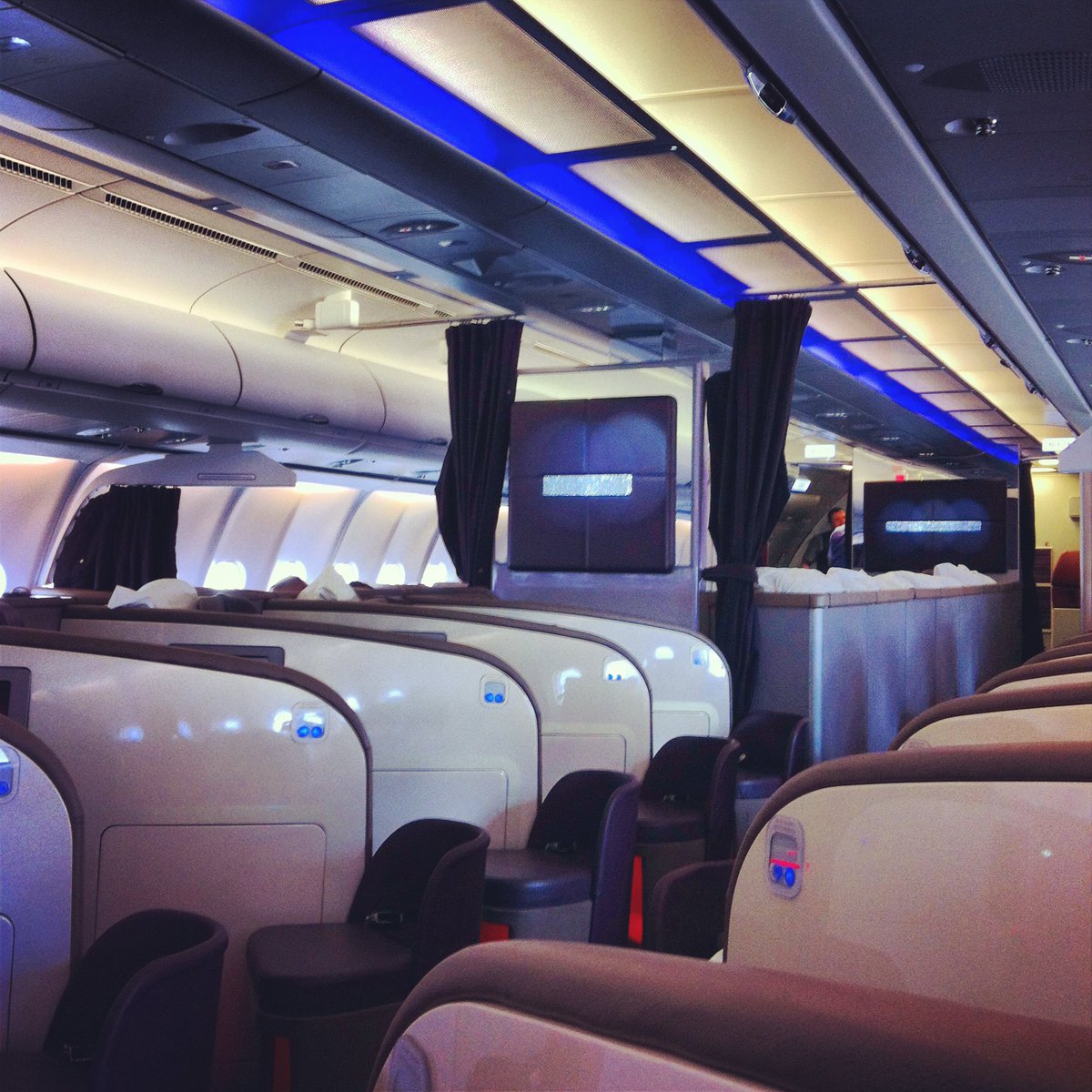 thatjohn's tweet photo. Unrelated #faveplane shots… who remembers those boots? Or indeed those Virgin Atlantic champers coupes? 

(I mean, I do, because on Virgin's A330 launch flight the CEO gave me a pair off the bar because we were the only ones still sober[ish] on the JFK-LHR leg…)

#PaxEx #avgeek https://t.co/JRoNgTZ8ii