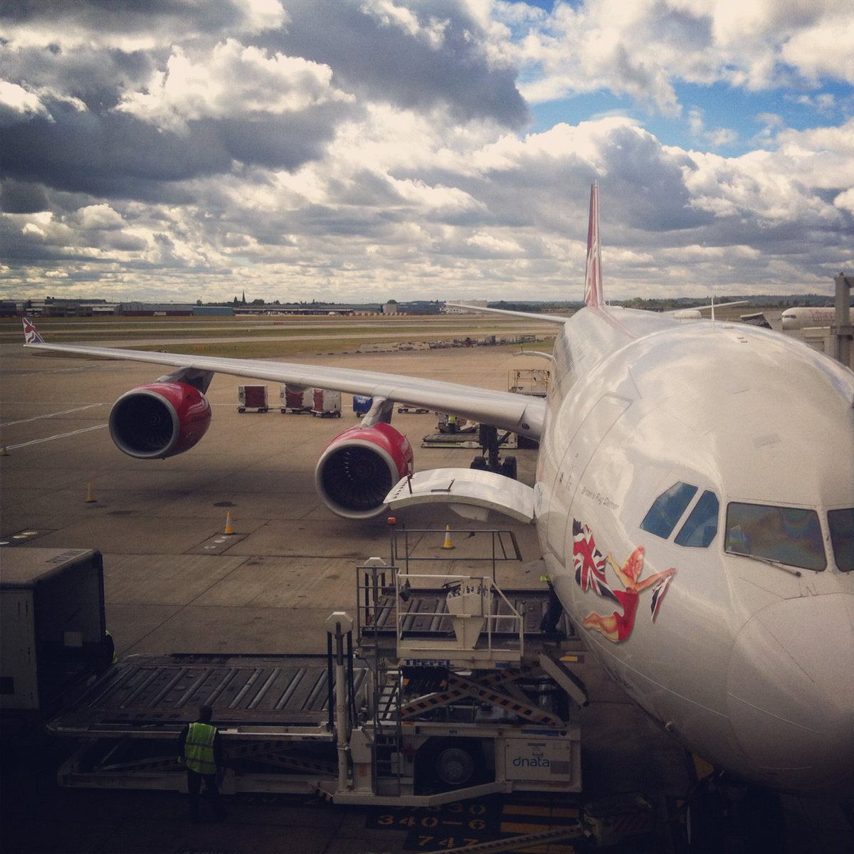 thatjohn's tweet photo. Unrelated #faveplane shots… who remembers those boots? Or indeed those Virgin Atlantic champers coupes? 

(I mean, I do, because on Virgin's A330 launch flight the CEO gave me a pair off the bar because we were the only ones still sober[ish] on the JFK-LHR leg…)

#PaxEx #avgeek https://t.co/JRoNgTZ8ii