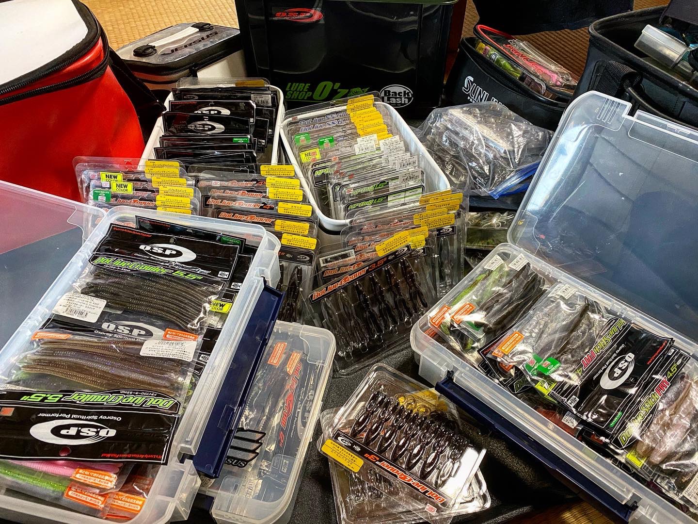 Twitter এ Sho タックル整理 ワームはクセが強いんで平置き ブリスターパック収納は永遠の悩み でも楽しい Osp バス釣り タックル整理 八郎潟 八郎潟バス釣り ドライブクロー ドライブスティック ドライブクローラー ドライブビーバー ハイピッチャー