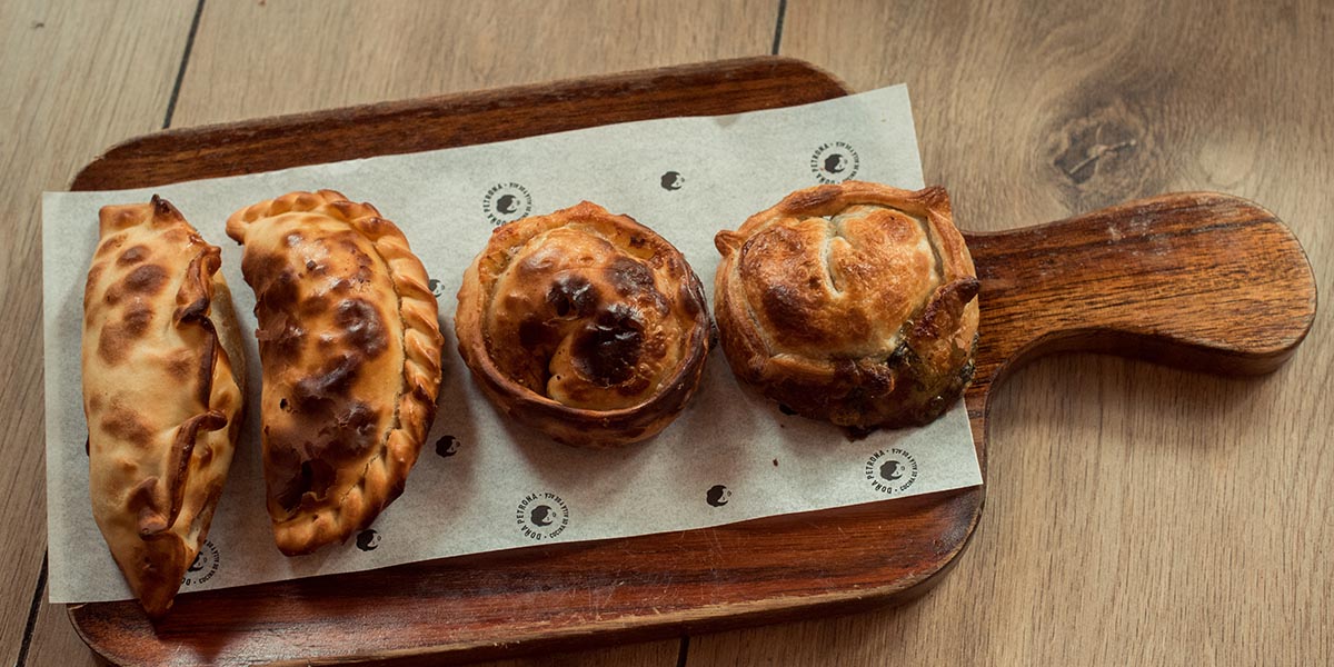📢¡ATENCIÓN! Doña Petrona vuelve a abrir la persiana con #Petronencasa, una oportunidad para hacer llegar su cocina de allá y de acá a todos los hogares valencianos. Empanadas, milanesa de ternera... 😋<a href="/D_Petrona/">Doña Petrona</a> #Valencia 
¡Entérate de todo aquí! ⤵️
bit.ly/3cUj654