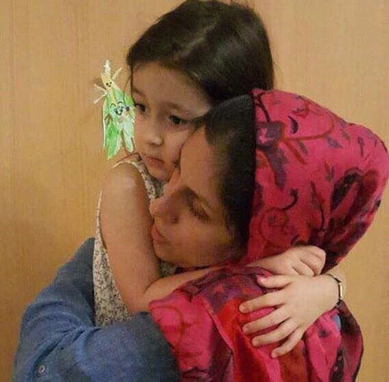 Amandalavan1's tweet photo. Dear Naz, I hope you are able to have a bit of relief today. We will not stop campaigning tirelessly until you're holding your child. You shouldn't be treated as a bargaining chip but respected as a mother/ wife. #FreeNazanin #4Years2Long
@JZarif @DominicRaab @alishamkhani_ir https://t.co/B4ZnGELiY6