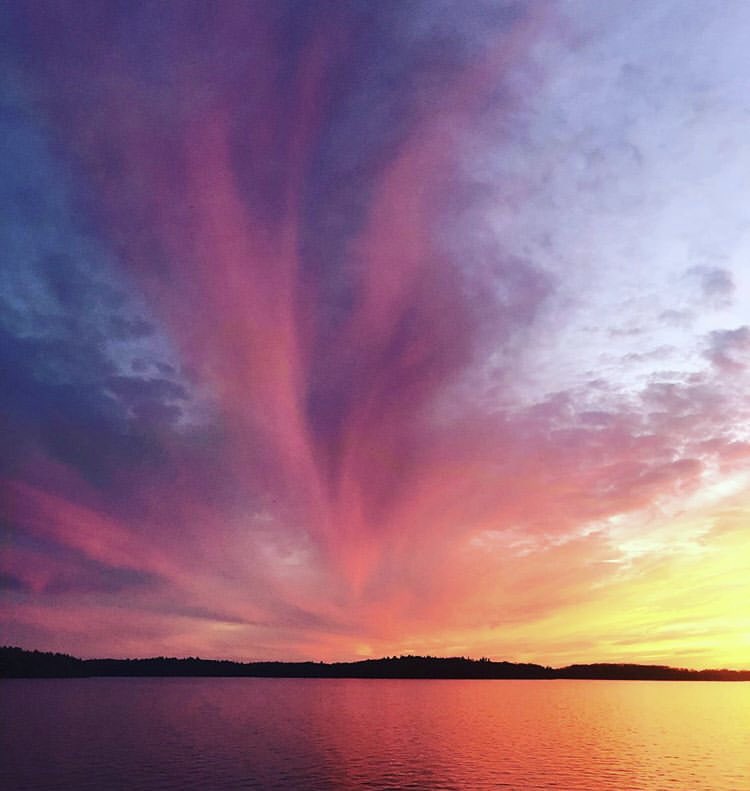 1000IslandsCan's tweet photo. Couldn’t resist another sunset pic - check out those colours! 😍
📸: @riveryoga1000
#1000Islands #Gananoque #SouthEasternOntario #Travel #Canada #Islandlife #DiscoverON #ExploreCanada #VisitCanada #Ontario #BestOfOntario #OntarioTravel #LifeOnTheRiver #Wander #GetOutside #sunset https://t.co/EahUmKmI5q