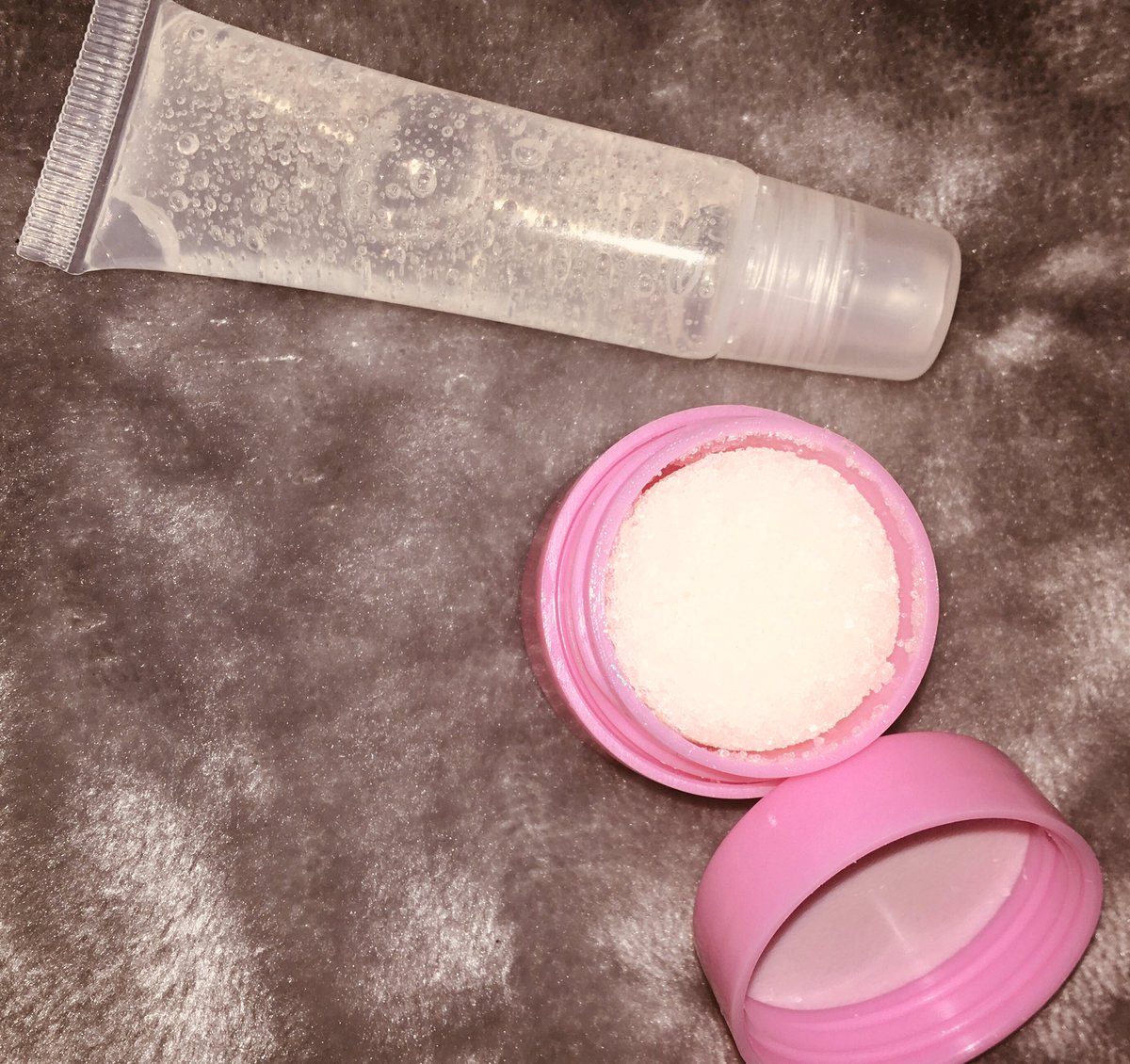 badgaltrxll's tweet photo. 😋 lip scrubs and lipgloss made with natural ingredients 💋
https://t.co/KUcumg8NJh https://t.co/3u98YOBOE9