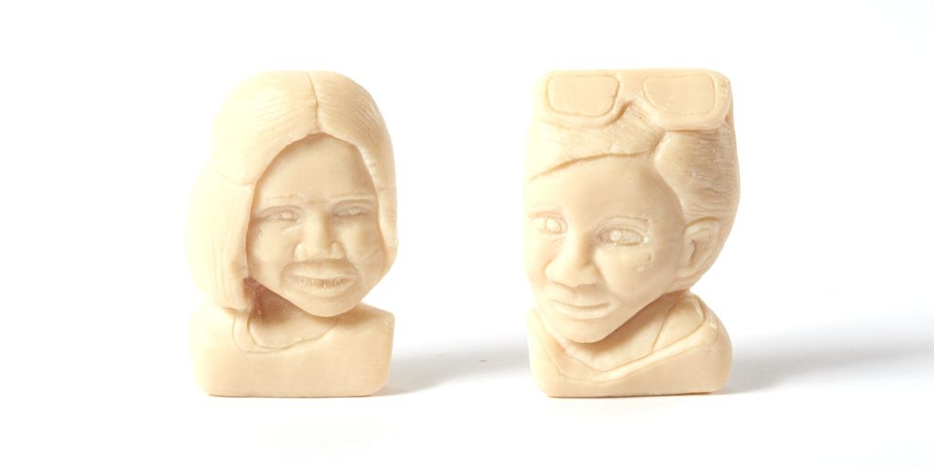 KoestlerArts's tweet photo. This piece is called 'Brave Face' & is a staff favourite from 2019!
Sadly we don't know much about it - other than it was made @HMP_Exeter & we're fairly sure it was carved in cell.
If you look carefully, you can see that both faces have little tears rolling down their cheeks. https://t.co/eW1BfHySOf