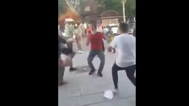 eldiarioes's tweet photo. ❌ No, no han apuñalado a una persona durante una cacerolada en el barrio de Moratalaz (Madrid)

El Samur atendió a un herido leve con contusiones en la cabeza y ninguna de las partes habla tampoco de apuñalamiento https://t.co/xisnV8GZyp Por @maldita_es https://t.co/C8h2Xyle5U