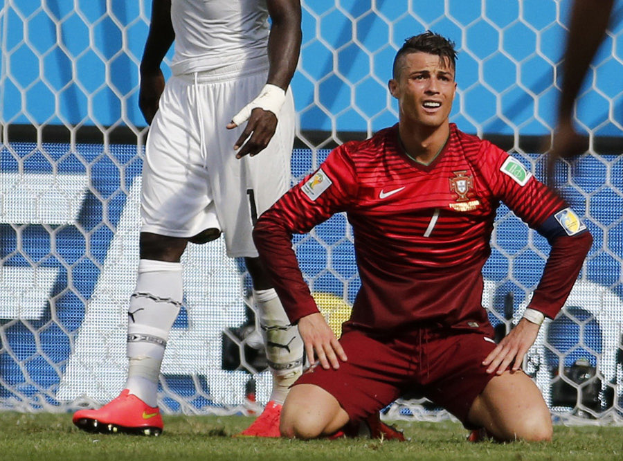 2014 World CUP: A disaster for Portugal. Out at group stage vs Germany, Ghana and USA. Only 1 goal for Cr7 vs Ghana, but it’s not enough to avoid the humiliation.