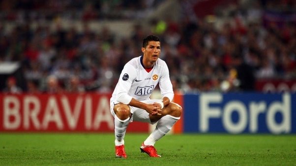 UCL 2008-2009: One of the biggest delusions of Ronaldo’s career. In the final vs Messi’s Barcelona, he is litteraly humiliated by the Spanish team. Horrible performance by Cr7 and Leo holding the trophy in front of him after a perfect game.