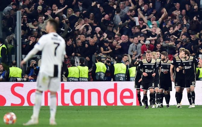 UCL 2018-2019 and 2019-2020: First season with Juve, out at quarter finals vs Ajax. He scores 2 goals (1+1) but when ajax scores at Juventus Stadium the pressure grow up and Ronaldo disappear. In 19-20 Juventus lose first leg 1-0 vs Lyon and Ronaldo has one of the worst game ever