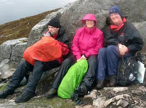 apapworth58's tweet photo. Memories of my #FirstMunro & my #FirstMPCChallenge 4 years ago!
I met 2 great friends (@ardnamurchan05 & @DMWScotland) as we climbed #Schiehallion together through awful weather and then saw a wonderful #Rainbow
@MyPeakChallenge @SamHeughan
@PeakersEngland
@EnglandPeakers https://t.co/psJPmOzH2w