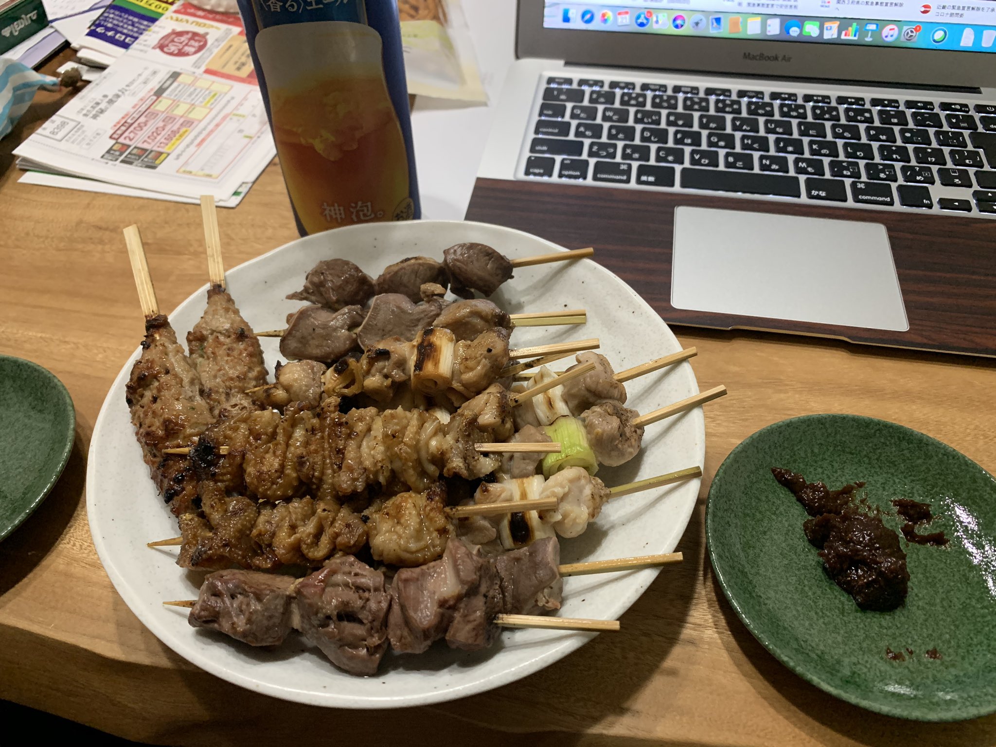 がーはー とら 保谷 焼き鳥丸越 テイクアウトしてみました これだけの量でも15分ちょっとくらいで持ち帰り出来ます いつも良い匂いで気になっていたので大満足です 砂肝 ハツなど内臓系 妻はかなり苦手ですが美味しく食べてました 皆様もぜひ がーはー とら 保谷 焼き鳥丸越 テイクアウトしてみました これだけの量でも15分ちょっとくらいで持ち帰り出来ます いつも良い匂いで気になっていたので大満足です 砂肝 ハツなど内臓系 妻はかなり苦手ですが美味しく食べてました 皆様もぜひ