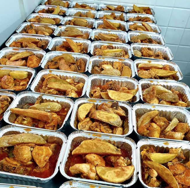 mimenucaceres's tweet photo. Esta semana estamos llegando ya a más de 300 menús (comida y cena) gracias a nuestra nueva cocina en Catering San Jorge. Unas instalaciones y un equipo extraordinario que suman ya la quinta cocina #mimenu, sumadas a las tres de Cáceres y la de Ayuntamiento Malpartida de Cáceres. https://t.co/SBbAzC5yNH