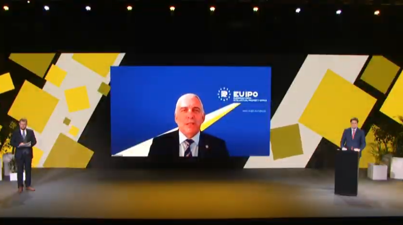 EU_IPO's tweet photo. 📸Executive Director Christian Archambeau congratulated Latvia's Patent Office on their centenary during his opening remarks at today's #IPvision2020 conference.
Did you miss it? Watch the recording here: https://t.co/LY1ecRg7e8 https://t.co/uFPSnoDDWO