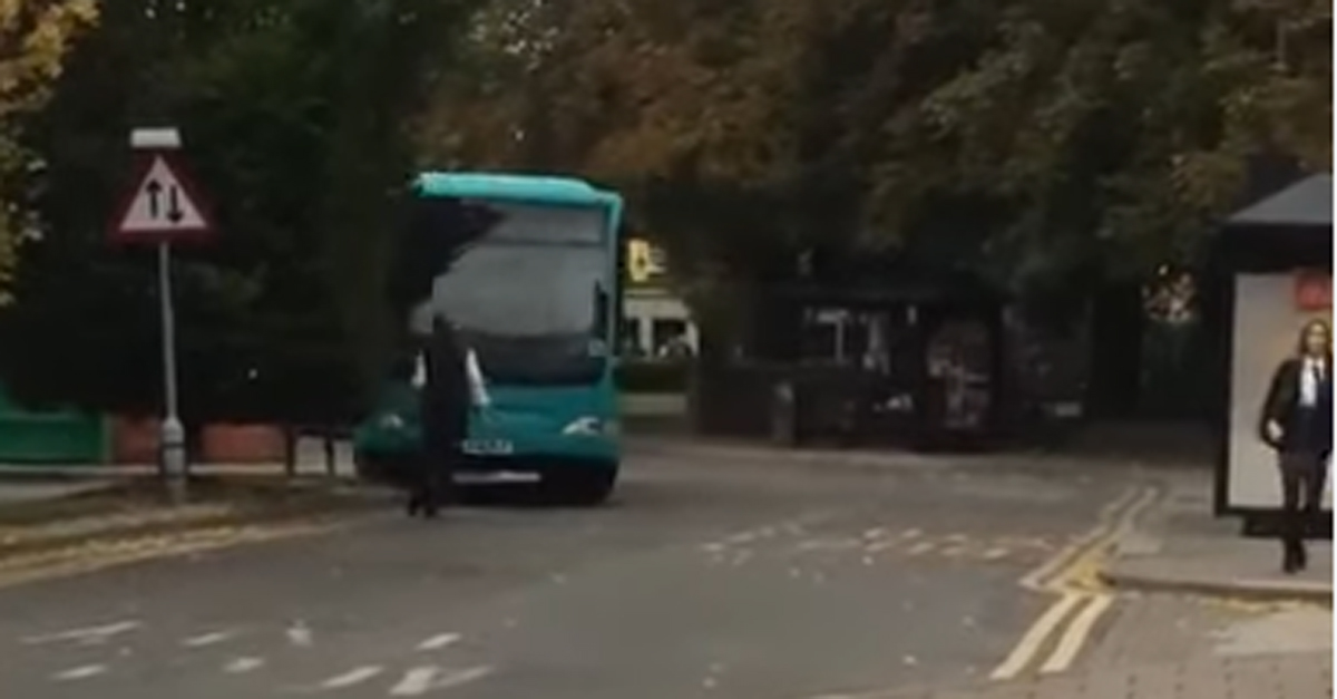 mojvideo's tweet photo. Če pozabiš zategniti ročno zavoro https://t.co/w0N0uce4jA https://t.co/eoJOgdQhjS