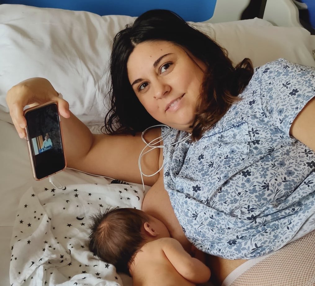 albagomez_dra's tweet photo. Y el destino ha hecho que siguiera telematicamente la graduación desde el hospital pero como paciente junto a mi recién nacido #tutorpower #misresis @vallhebron #especialistas #rehabilitacion https://t.co/ozEpPGp0sh
