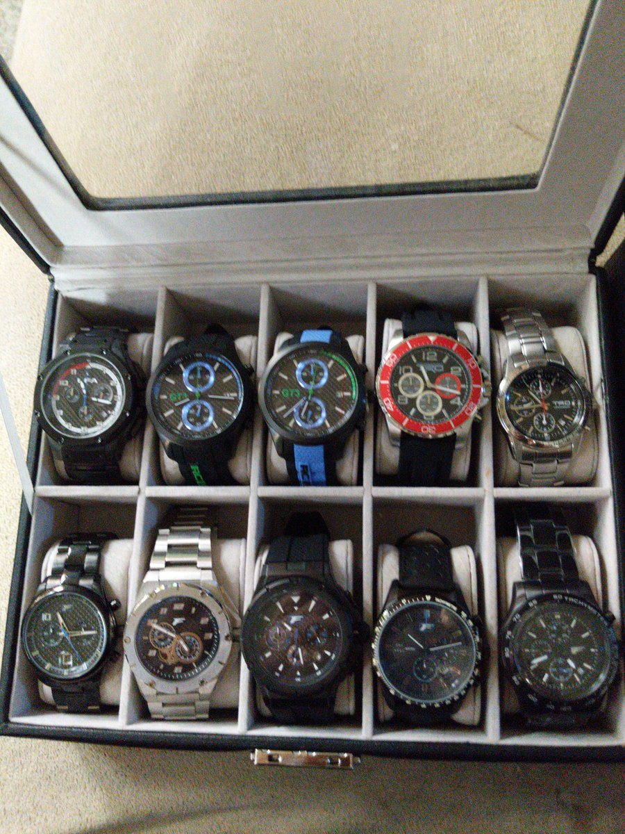lblee58's tweet photo. #TimepieceThursday How many have a watch collection? Here's mine. https://t.co/bfOIhgwkf6