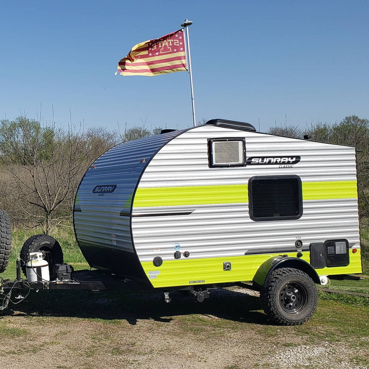 JeepstudMS's tweet photo. Flubber and Flamper are ready for the @KXnOMorningRush RV tour! 🍻🤟 @Sean23Roberts @HeatherRadio @TravisCreates @50Tweets1
#Flamping https://t.co/pS8GKGRaJt