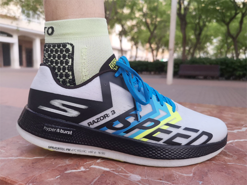 runnea_com's tweet photo. Analizamos las #GOrunRazor3Hyper de #Skechers👉zapatilla de competición con plus de reactividad👟💪
👏https://t.co/ddKrdtqNy9
Review de nuestro #RunTester, José Ramón Del Rey ¡Buen análisis, makina!👏 https://t.co/3tLdA5VAvH