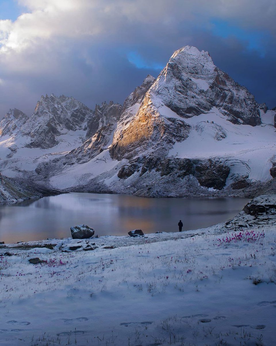 TheVisualYatra's tweet photo. Chitta Katha Lake(4100 m) is a beautiful lake located in Shounter valley in one of the most scenic regions of Azad Kashmir. The name Chitta Katha literally translates to “White Stream” due to its milky white color.

Captured by @ali_awaiss #TheVisualYatra https://t.co/ORk7WkuYR6