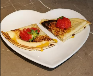 sherburnhigh's tweet photo. Mr Casswell has been perfecting his favourite chocolate crepes!  Do they look authentic enough for you @SherburnMFL?! 🇫🇷  #TeamSherburnCookbook

Chocolate Crepes 
Ingredients: 
100g plain flour
1 egg
250ml milk
Chocolate 
2 strawberries
Golden syrup 

@SHSDesignTech https://t.co/smQZQleTb5