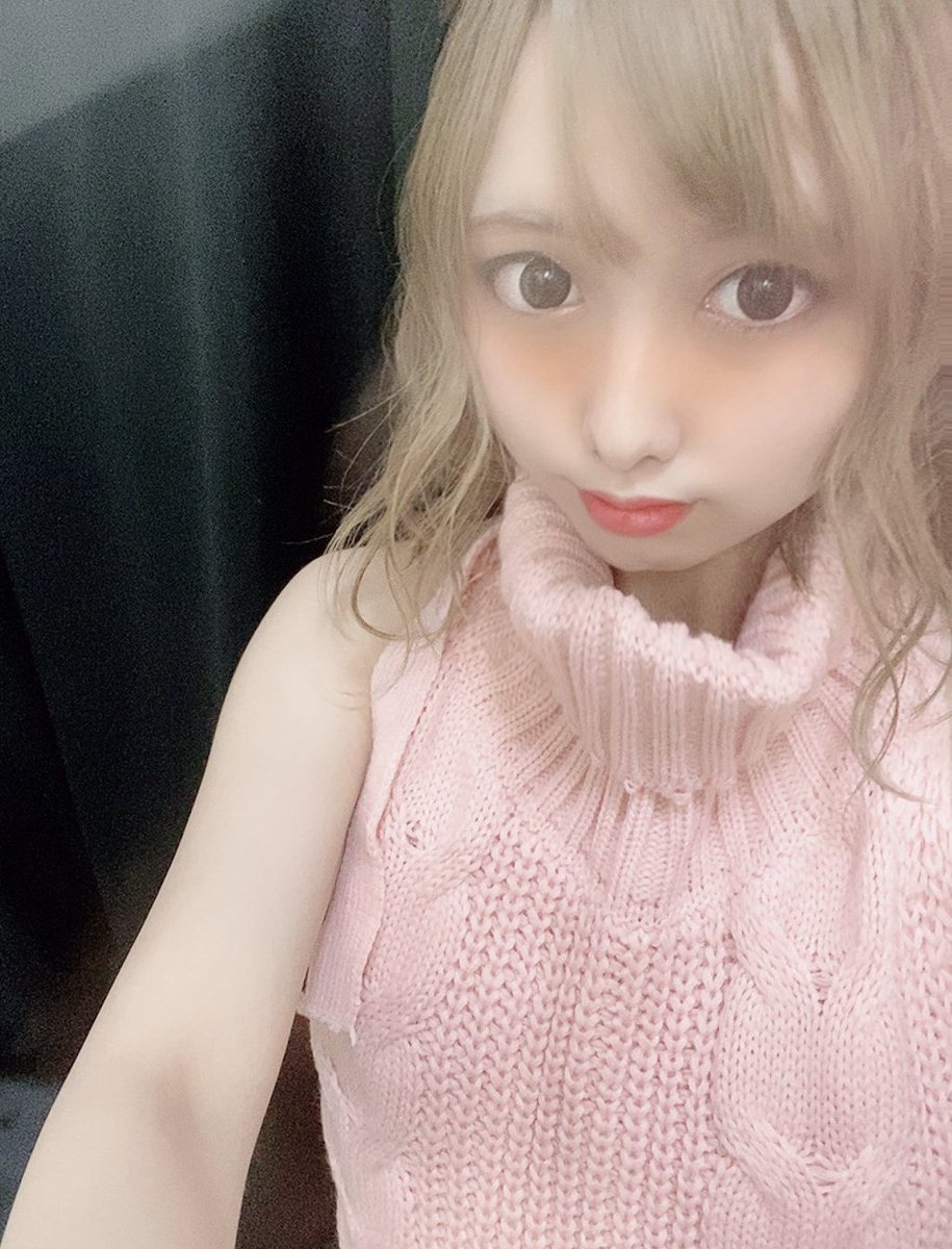 pw_remi's tweet photo. 巻き髪とストレート
どっちがいいかな？🤭
#ヘアアレンジ 
#キャバ嬢
#女の子 https://t.co/dB28cYPFpT