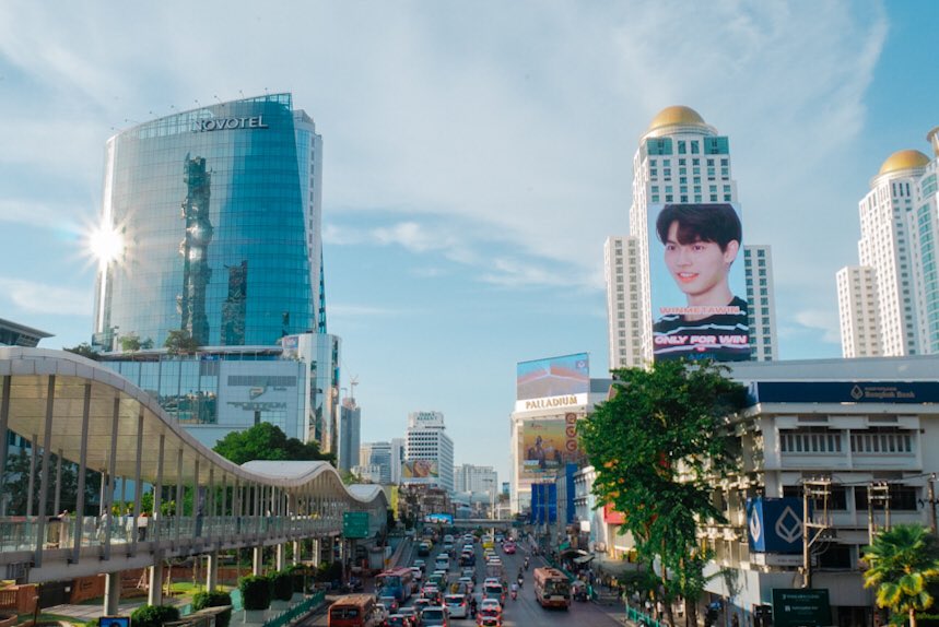 WinMetawinWorld's tweet photo. Another captured moment from my #winmetawin Project Tour around BKK: May 20, 2020

so shine and so lovely 💚 
สดใสเหลือเกินคุณเมธวิน

MEGA LED at Palladium 

Thank you to 🙏🏻 @CNsistersforWin
#520ShowUrLoveToWin #snowballpower https://t.co/iy0nz0Irt0