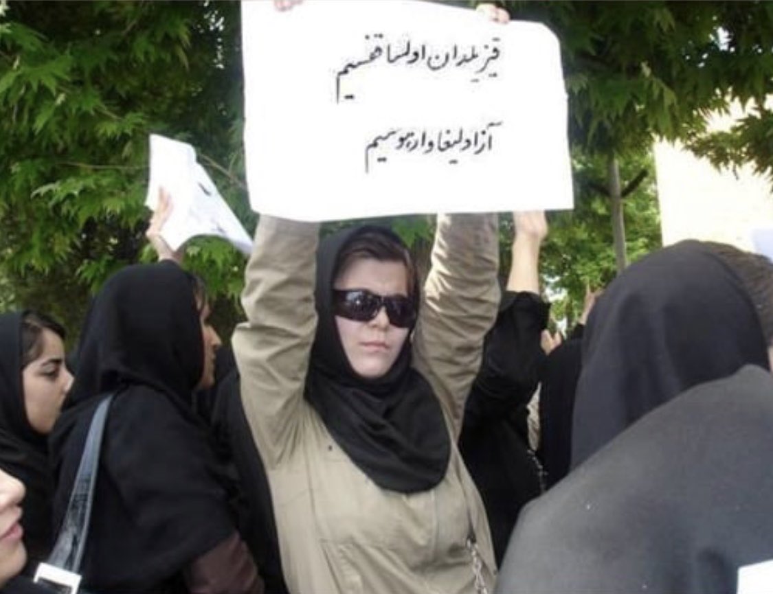 AzadMeysem's tweet photo. Qızıldan olsa Qəfəsim
Azadlığa Var Həvəsim
#urmu universitəsi, #may2006
قیزیلدان اولسا قفسیم
آزادلیغا وار هوسیم
#اورمو بیلیم یوردو، #خرداد۸۵
#خرداد_۸۵ https://t.co/KR7qP2pqPF
