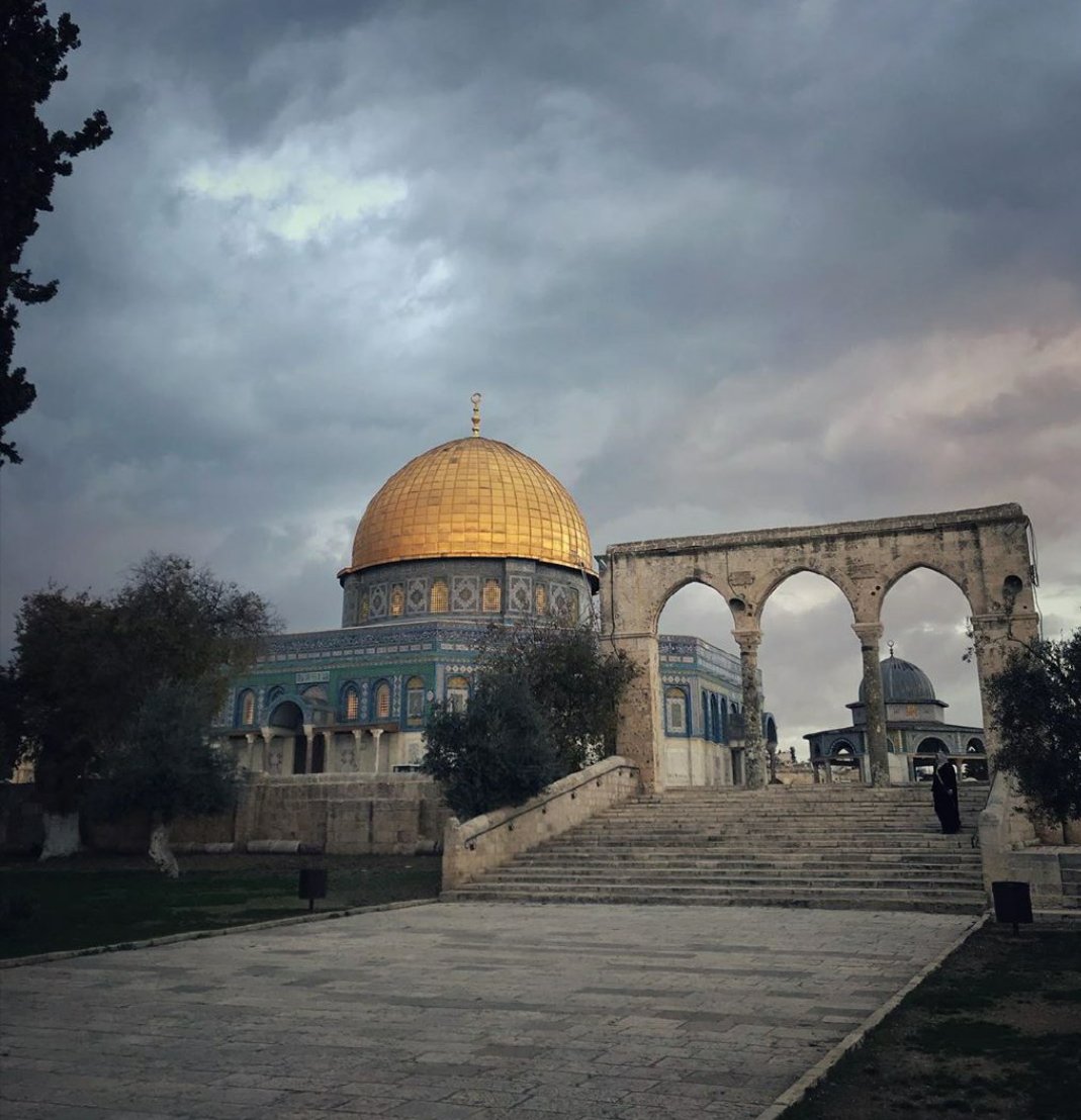 tavoosebehesht's tweet photo. به زودی تصاویر اختصاصی عکاسان طاووس بهشت از بیت المقدس را منتشر خواهیم کرد. خون حاج قاسم این روز را نزدیک و نزدیک تر کرده است.
#روز_قدس
#القدس_درب_الشهداء 
#وفاء_لشهيد_القدس https://t.co/vkQrfPDjdy