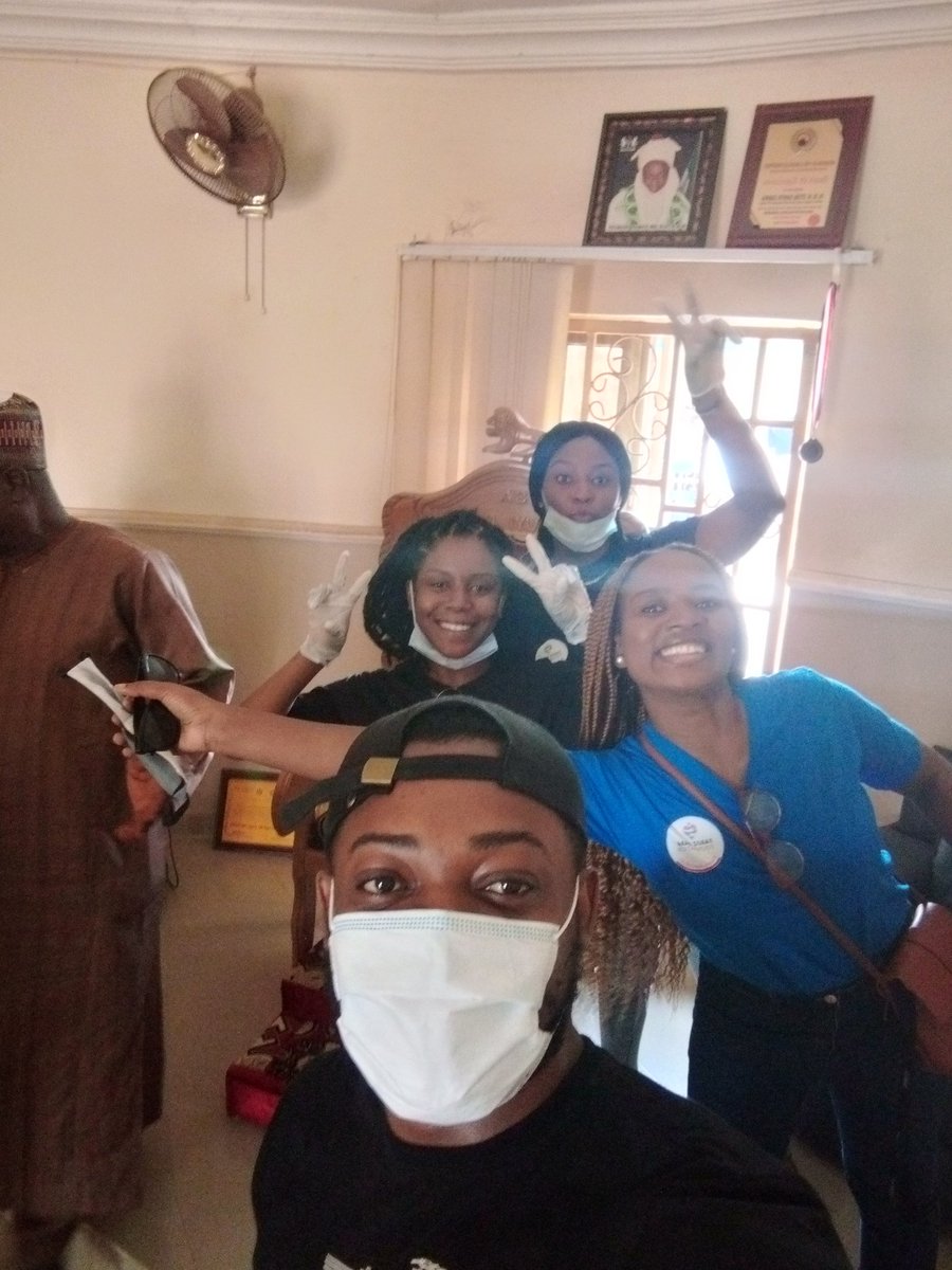 Woke up and went out to talk to some people in the society about the virus and feed some  less privileged in Lungu Gwarinpa. Abuja. 🙏.. loved it. More to come. Playing my Part to help this period.  #foundationBegins #AbujaTwitterCommunity #CoronaVirusInNigeria